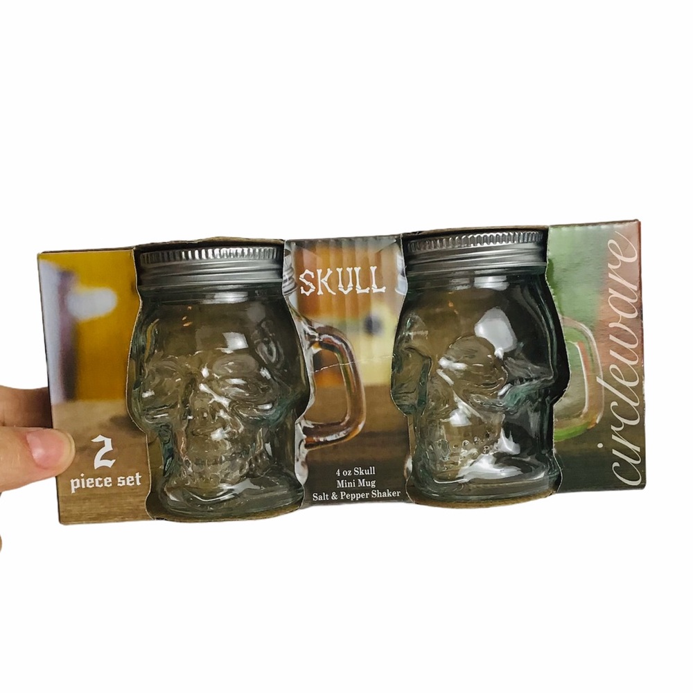 Salt and pepper glass skull shakers